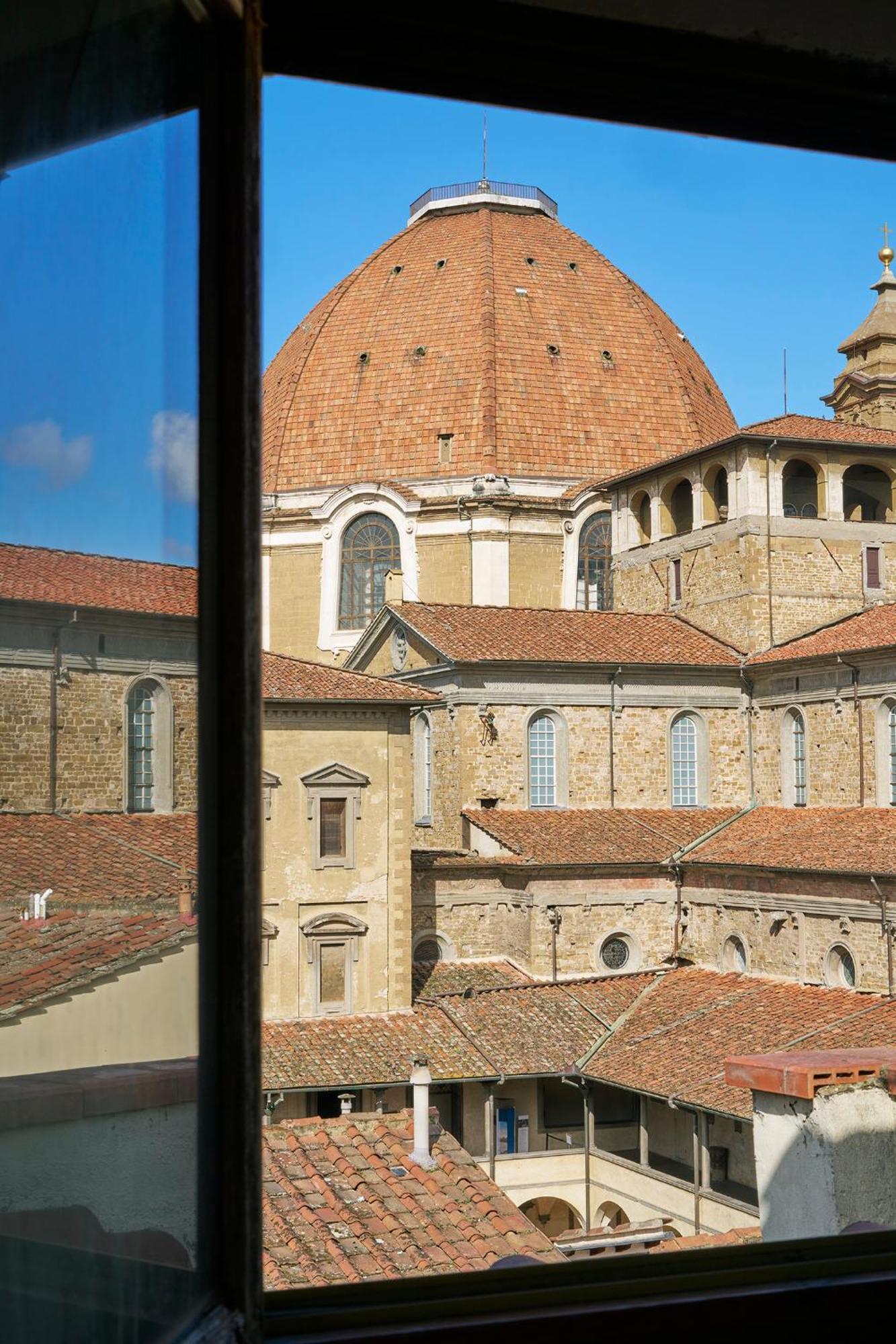 Great Apts Few Steps To The Duomo Apartment